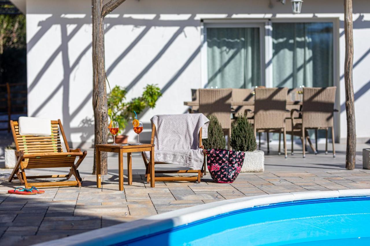 Villa Elm Milohnici Kültér fotó